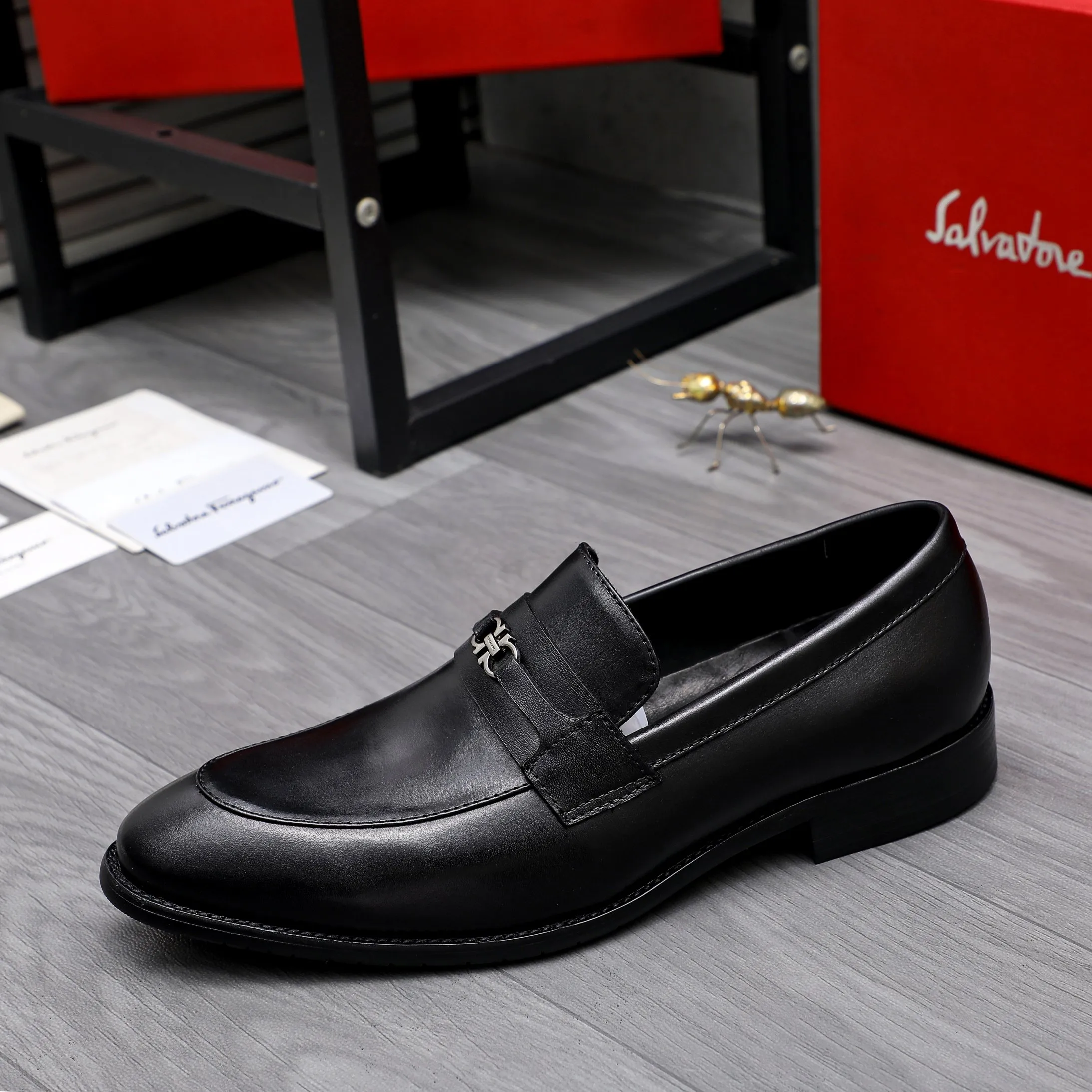 Men's shoes 💰480 Product trademark: Ferragamo " Ferragamo ] Business slip-on leather shoes Regular size: 39-44 Product materials: Selected high-quality cowhide upper, cowhide lining, original outsole